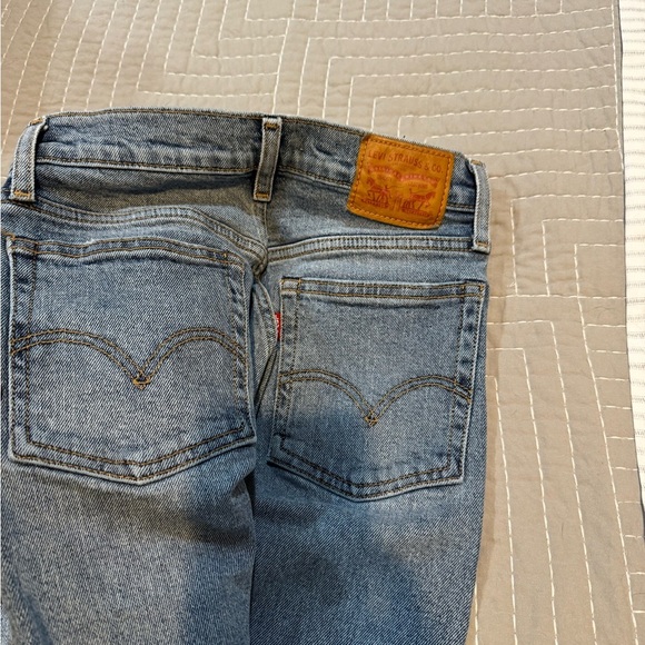 Classic Blue Levi’s Wedgie Women's Jeans - Picture 5 of 5